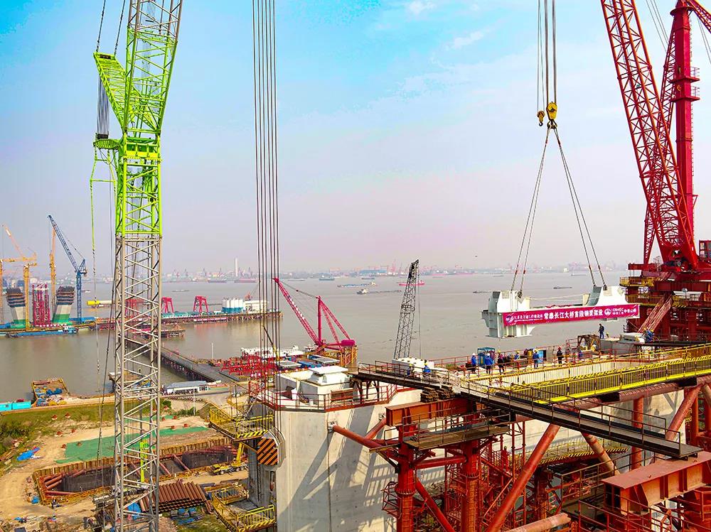 The First Steel Girders for Changtai Changjiang River Bridge was Successfully Erected