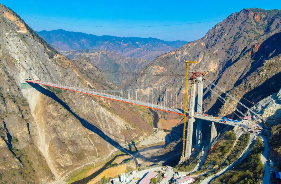 Lvzhijiang Bridge of Yunnan Yuxi-Chuxiong Expressway Joined Together