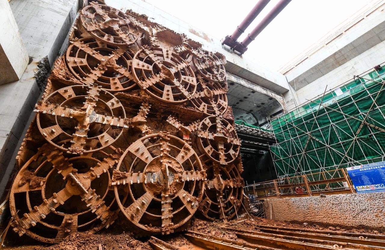 Dual-line Tunneling Project Completed by the Largest Combined Rectangular PipeJacking Shield Machine