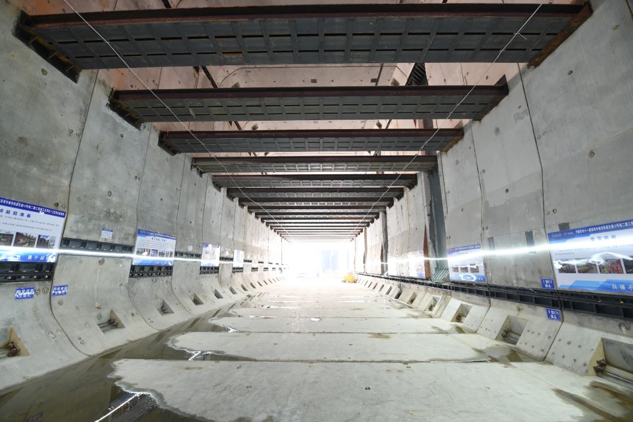 Dual-line Tunneling Project Completed by the Largest Combined Rectangular PipeJacking Shield Machine