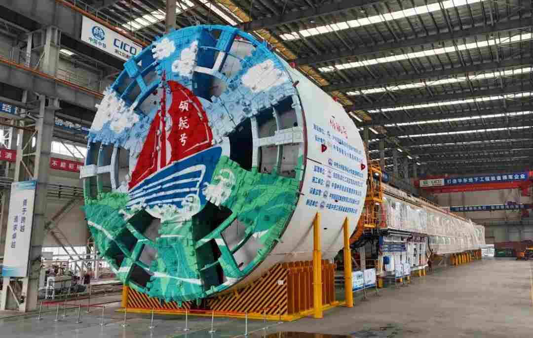 World's largest-diameter high-speed rail shield machine "Navigator" successfully breaks out of tunnel
