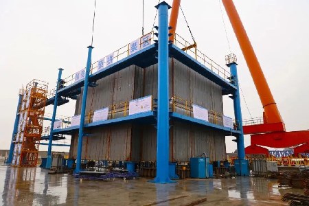 Main towers of the Shiziyang Bridge, the world's longest-span double-deck suspension bridge   have been successfully capped