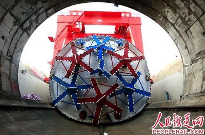 Peoplerail.com - World’s First Horse-Shoe Shape EPB TBM Successfully Applied in Loess Tunnel 